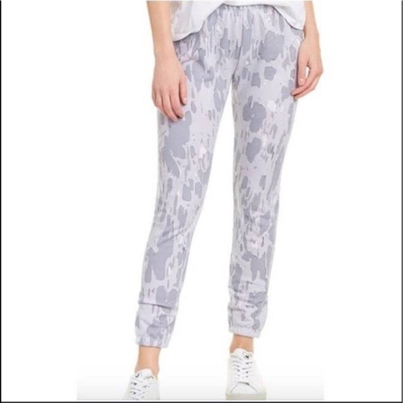 WILFOX 🦊 2 piece SET! Sweatshirt M, sweatpants L! So cute gray camo VEUC! $180! - Picture 4 of 13